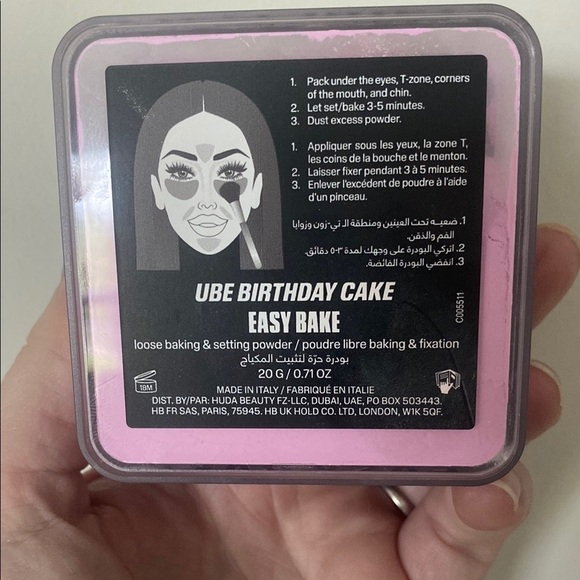 Huda Beauty Easy Bake Loose Powder - I literally tried once! - Picture 3 of 3